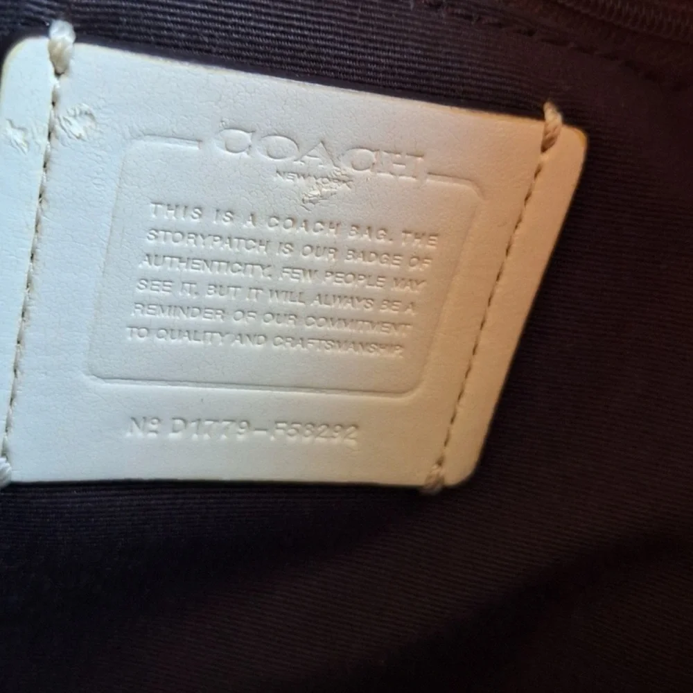EUC: COACH CITY TOTE IN SIGNATURE CANVAS (THIS IS A STEAL) - Picture 7 of 13